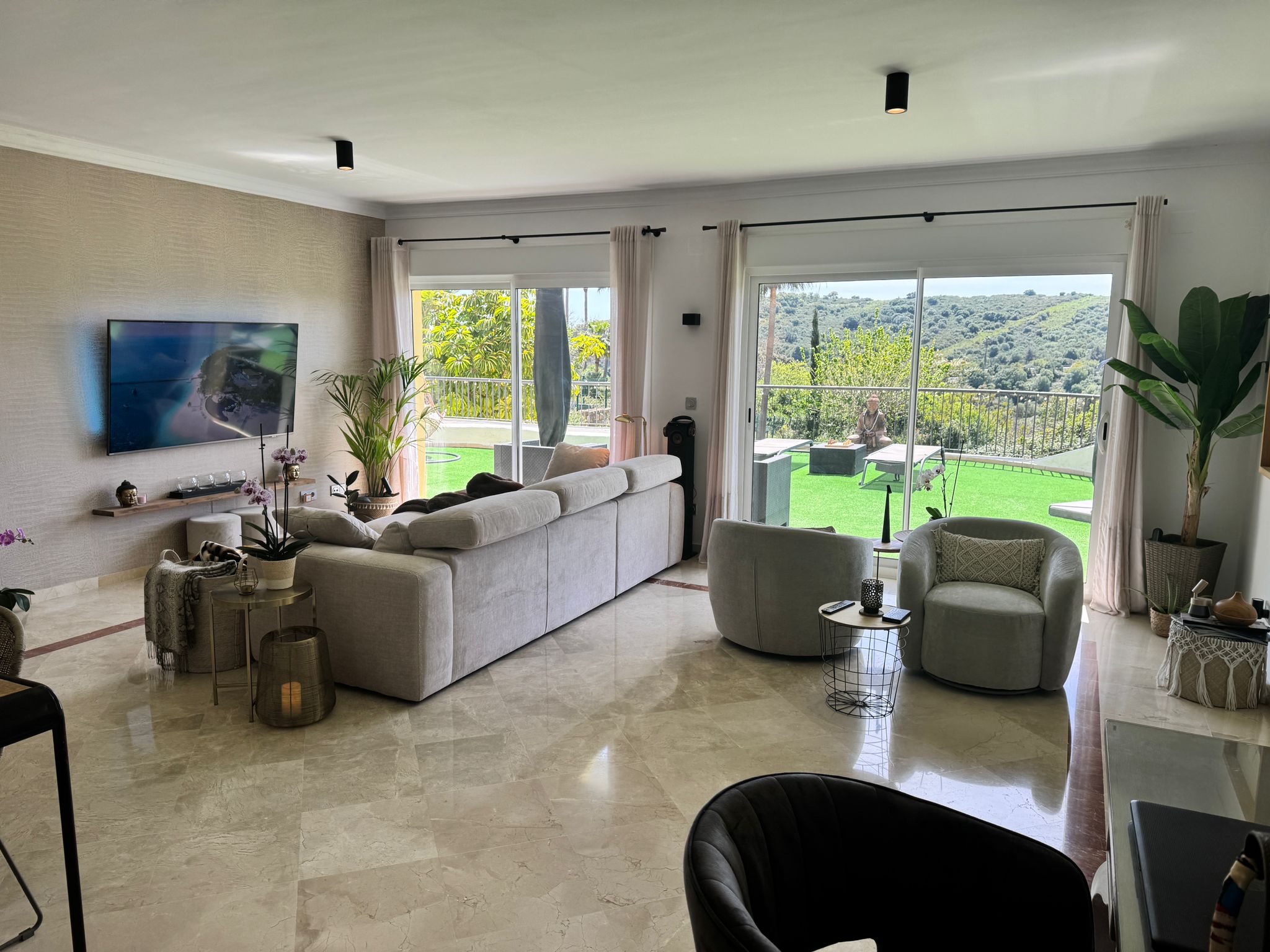 Luxury 3-Bedroom Apartment with Panoramic Golf Views in San Roque Club