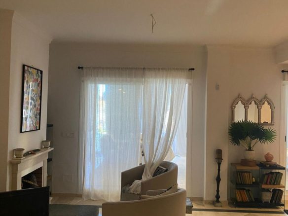 Comfortable seating area in the living room of a duplex apartment in San Roque Club Sotogrande.