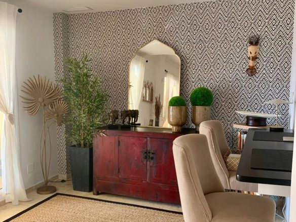 Dining area inside a furnished duplex apartment located in San Roque Club Sotogrande.