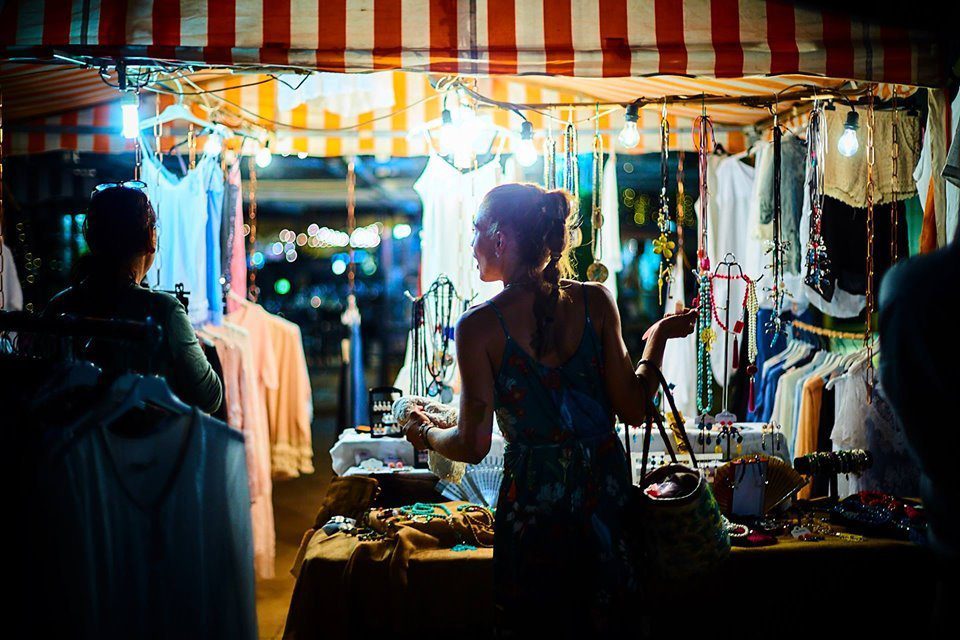 Mercadillo Nocturno night market Sotogrande marina